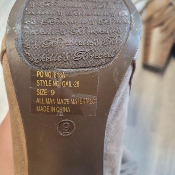 7|$30 Breckelle zip up booties - Picture 3 of 3